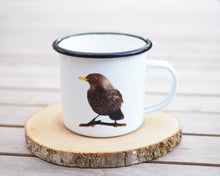 Laden Sie das Bild in den Galerie-Viewer, Emailletasse "Stolze Amsel"