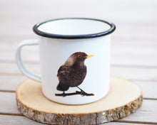 Laden Sie das Bild in den Galerie-Viewer, Emailletasse "Stolze Amsel"