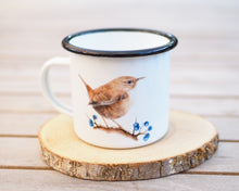 Laden Sie das Bild in den Galerie-Viewer, Emailletasse "Winziger Zaunkönig"