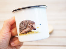 Laden Sie das Bild in den Galerie-Viewer, Emailletasse "Kleiner Igel"