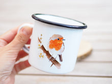 Laden Sie das Bild in den Galerie-Viewer, Emailletasse "Rotkehlchen im Frühling"