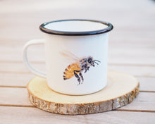 Laden Sie das Bild in den Galerie-Viewer, Emailletasse "Fleissige Biene"