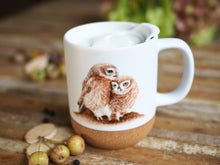 Laden Sie das Bild in den Galerie-Viewer, Keramiktasse mit abnehmbarem Korkboden und Deckel, liebevoll bedruckt mit Naturmotiv