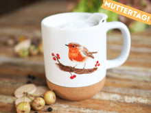 Laden Sie das Bild in den Galerie-Viewer, Große Tasse mit Korkboden "Rotkehlchen und Beeren"