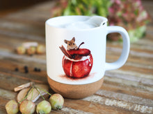 Laden Sie das Bild in den Galerie-Viewer, Keramiktasse mit abnehmbarem Korkboden und Deckel, liebevoll bedruckt mit Naturmotiv