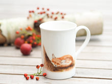 Laden Sie das Bild in den Galerie-Viewer, Porzellantasse "Schlafender Fuchs"