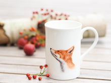 Laden Sie das Bild in den Galerie-Viewer, Porzellantasse "Schnuppernder Fuchs"