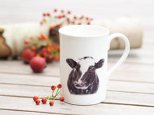 Laden Sie das Bild in den Galerie-Viewer, Porzellantasse "Flauschige Kuh"
