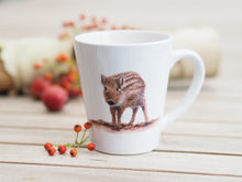 Laden Sie das Bild in den Galerie-Viewer, Konische Tasse "Kleines Wildschwein"