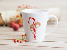 Laden Sie das Bild in den Galerie-Viewer, Konische Tasse "Freche Maus und Zuckerstange"