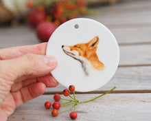 Laden Sie das Bild in den Galerie-Viewer, Anhänger aus Keramik mit Schnupperfuchs