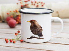 Laden Sie das Bild in den Galerie-Viewer, Emailletasse "Stolze Amsel"