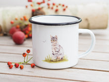 Laden Sie das Bild in den Galerie-Viewer, Emailletasse "Kleine Tigerkatze"