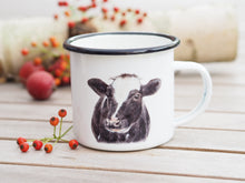 Laden Sie das Bild in den Galerie-Viewer, Emailletasse "Liebe Kuh"