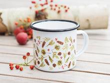Laden Sie das Bild in den Galerie-Viewer, Emailletasse "Zapfenstreich"