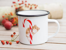 Laden Sie das Bild in den Galerie-Viewer, Emailletasse "Waldmaus mit Zuckerstange"