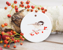 Laden Sie das Bild in den Galerie-Viewer, Anhänger aus Keramik mit Tannenmeise