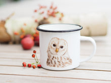 Laden Sie das Bild in den Galerie-Viewer, Emailletasse "Flauschige Eule"