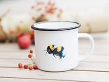 Laden Sie das Bild in den Galerie-Viewer, Emailletasse "Pummelige Hummel"