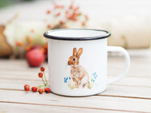 Laden Sie das Bild in den Galerie-Viewer, Emailletasse "Häschen im Gras"