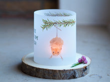 Laden Sie das Bild in den Galerie-Viewer, Windlicht Tischdeko "Freche Weihnachtsmaus"