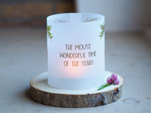 Laden Sie das Bild in den Galerie-Viewer, Windlicht Tischdeko "Freche Weihnachtsmaus"