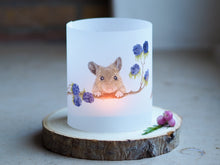 Laden Sie das Bild in den Galerie-Viewer, Windlicht Tischdeko "Maus mit Brombeeren"