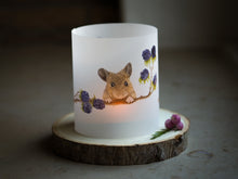 Laden Sie das Bild in den Galerie-Viewer, Windlicht Tischdeko "Maus mit Brombeeren"