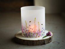 Laden Sie das Bild in den Galerie-Viewer, Windlicht / Teelichtpapier "Romantische Wiese"