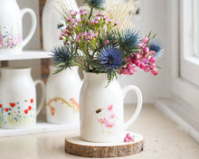 Laden Sie das Bild in den Galerie-Viewer, Vase Milchkännchen Blume Hummel