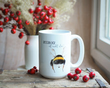 Laden Sie das Bild in den Galerie-Viewer, Handgefertigte Keramiktasse mit Tier- oder Blumenmotiv, beidseitig bedruckt, perfekte Geschenkidee für Naturliebhaber