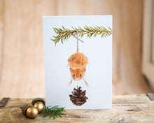 Laden Sie das Bild in den Galerie-Viewer, Weihnachtskarte Grußkarte auf feinem Cotton-Papier mit Tier- oder Blumenmotiv, liebevoll illustriert