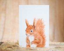 Laden Sie das Bild in den Galerie-Viewer, Grußkarte auf feinem Cotton-Papier mit Tier- oder Blumenmotiv, liebevoll illustriert