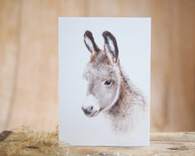 Laden Sie das Bild in den Galerie-Viewer, Grußkarte auf feinem Cotton-Papier mit Tier- oder Blumenmotiv, liebevoll illustriert