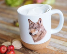 Laden Sie das Bild in den Galerie-Viewer, Grosse Tasse mit Korkboden "Schöner Wolf"