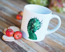 Laden Sie das Bild in den Galerie-Viewer, Kindertasse "Smaragddrache"