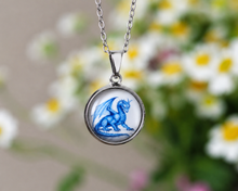 Laden Sie das Bild in den Galerie-Viewer, Kette mit Anhänger "Drache saphir", Edelstahlfassung, gold- oder silberfarben