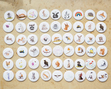 Laden Sie das Bild in den Galerie-Viewer, Magnet mit Tier- oder Blumenmotiv, handgemachte Illustration auf feiner matter Oberfläche