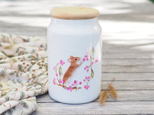 Laden Sie das Bild in den Galerie-Viewer, Große Vorratsdose aus Keramik "Maus mit rosa Beeren"