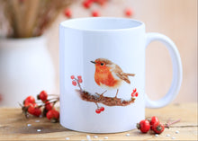 Laden Sie das Bild in den Galerie-Viewer, Feine Keramiktasse mit "Rotkehlchen mit Beeren"