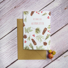 Laden Sie das Bild in den Galerie-Viewer, Klappkarte / Kunstdruck inkl. Umschlag mit Zweigen und Zapfen "Besinnliche Weihnachten" auf feinstem Cotton-Papier, Helle Tage Weihnachten Tannenbaum