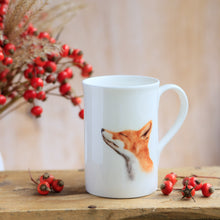 Laden Sie das Bild in den Galerie-Viewer, Porzellantasse "Schnuppernder Fuchs"