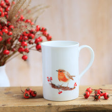 Laden Sie das Bild in den Galerie-Viewer, Porzellantasse "Rotkehlchen mit Beeren"