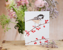 Laden Sie das Bild in den Galerie-Viewer, Kunstdruck / gedruckte Karte mit kleiner Tannenmeise und Beeren auf feinstem Cotton-Papier