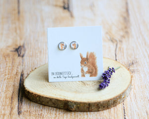 Kleine Stecker-Ohrringe mit quirligem Eichhörnchen, aus Edelstahl / silberfarben, Geschenk, Schmuck, Helle Tage
