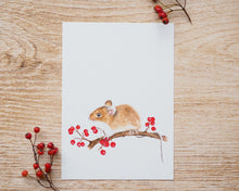 Laden Sie das Bild in den Galerie-Viewer, Kunstdruck / gedruckte Karte mit Maus und Beeren auf feinstem Cotton-Papier
