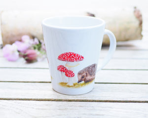 Feine, konische Tasse "Igel und Pilz"