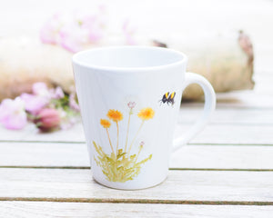 Feine, konische Tasse "Löwenzahn mit Hummel"