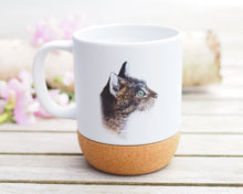 Laden Sie das Bild in den Galerie-Viewer, Große Tasse mit Korkboden &quot;Katzenportrait&quot;
