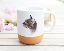 Laden Sie das Bild in den Galerie-Viewer, Große Tasse mit Korkboden &quot;Katzenportrait&quot;
